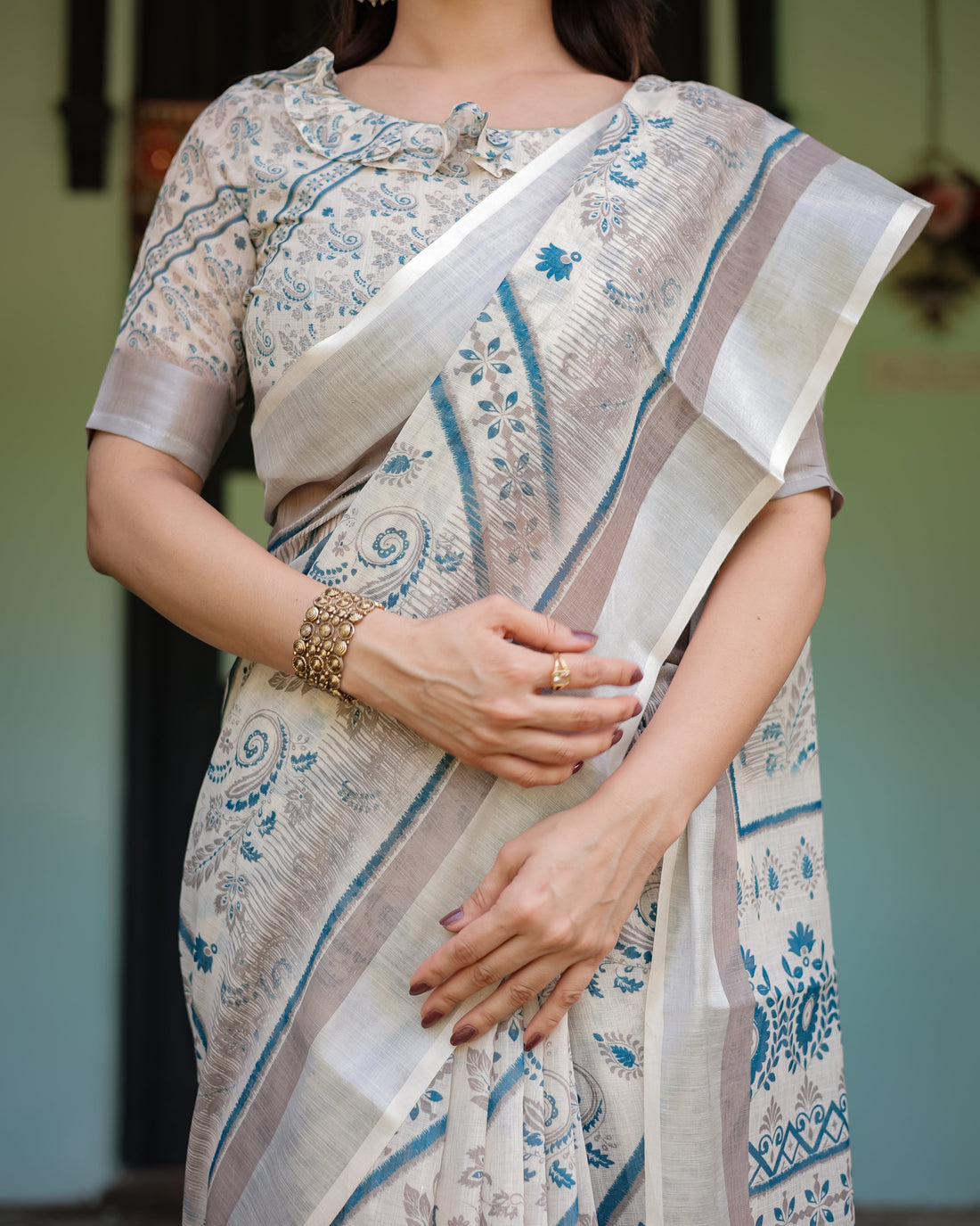 Beige and Blue Floral Printed Pure Cotton Linen Saree