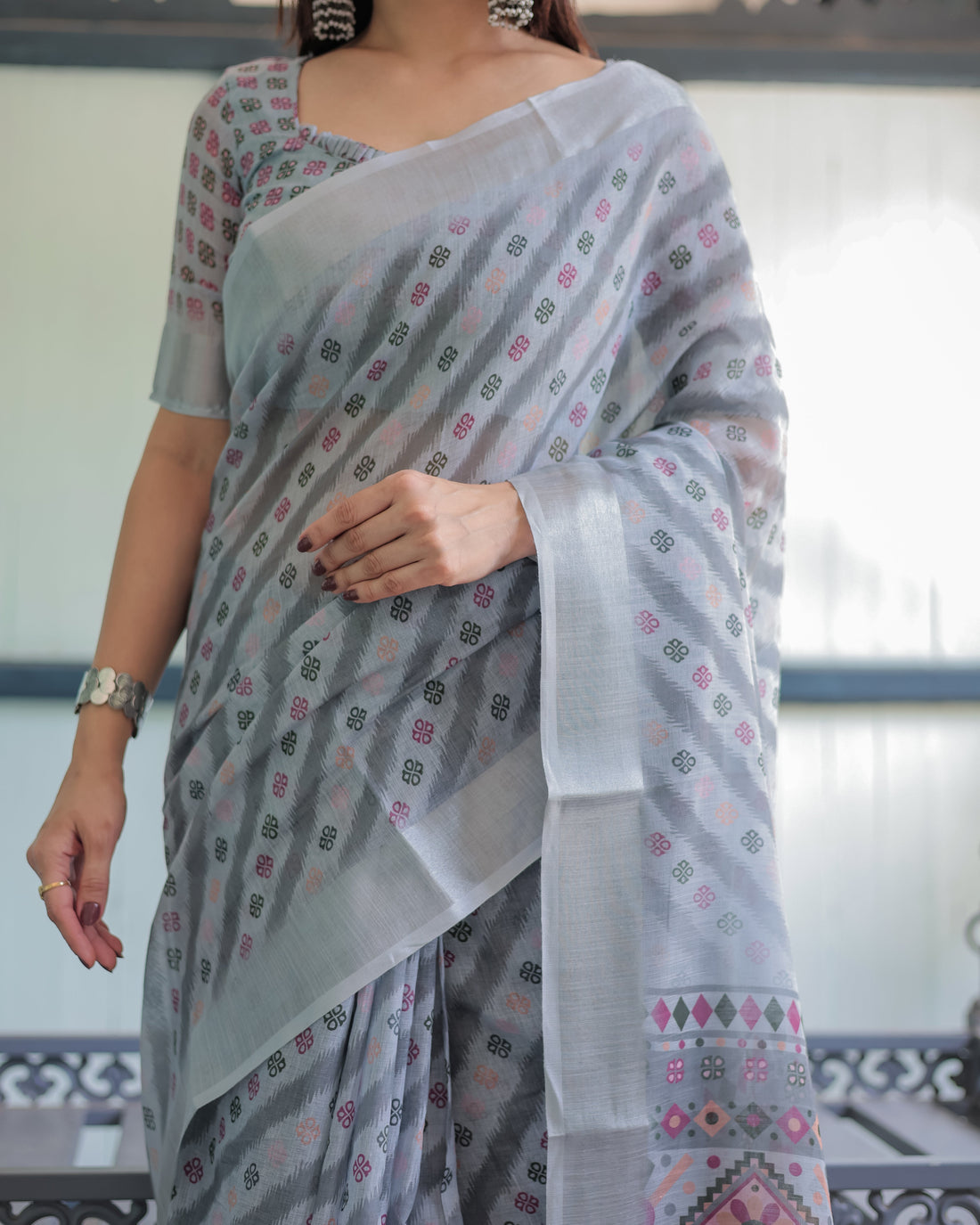 Grey Pastel Geometric & Floral Print Pure Cotton Linen Saree