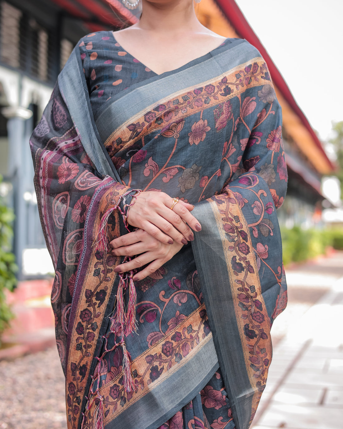 Charcoal Gray Floral Design Pure Cotton Linen Saree