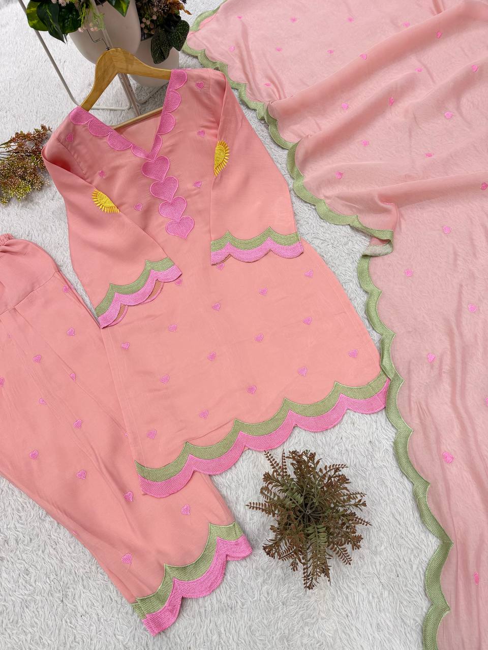 Peach Pink Mul Chanderi Embroidered Kurta Salwar Set, view 5