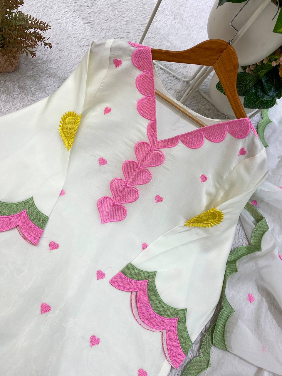 Off-White Mul Chanderi Embroidered Kurta Salwar Set, view 4
