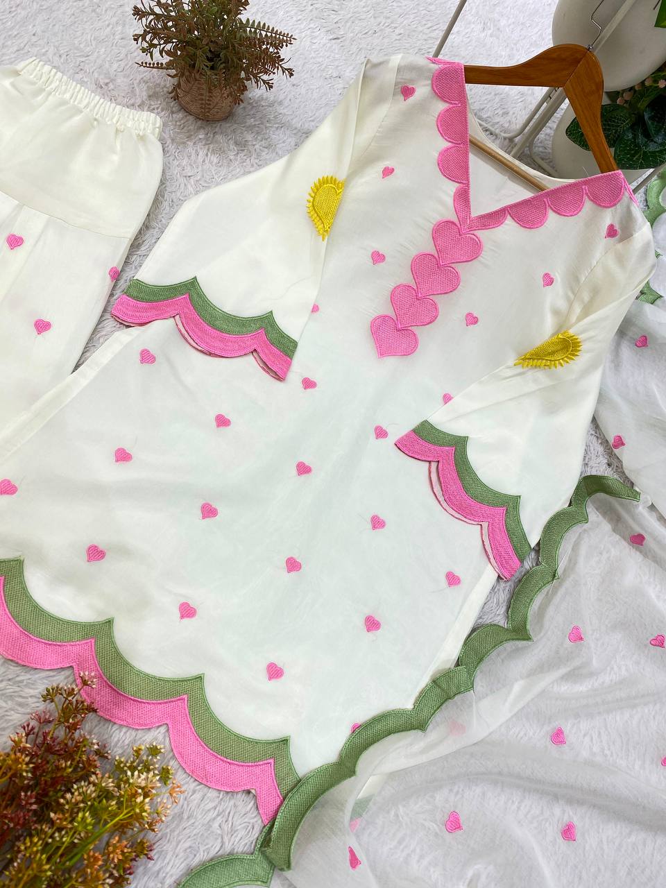 Off-White Mul Chanderi Embroidered Kurta Salwar Set, view 5