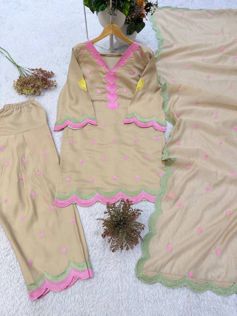 Beige Mul Chanderi Embroidered Kurta Salwar Set, view 3