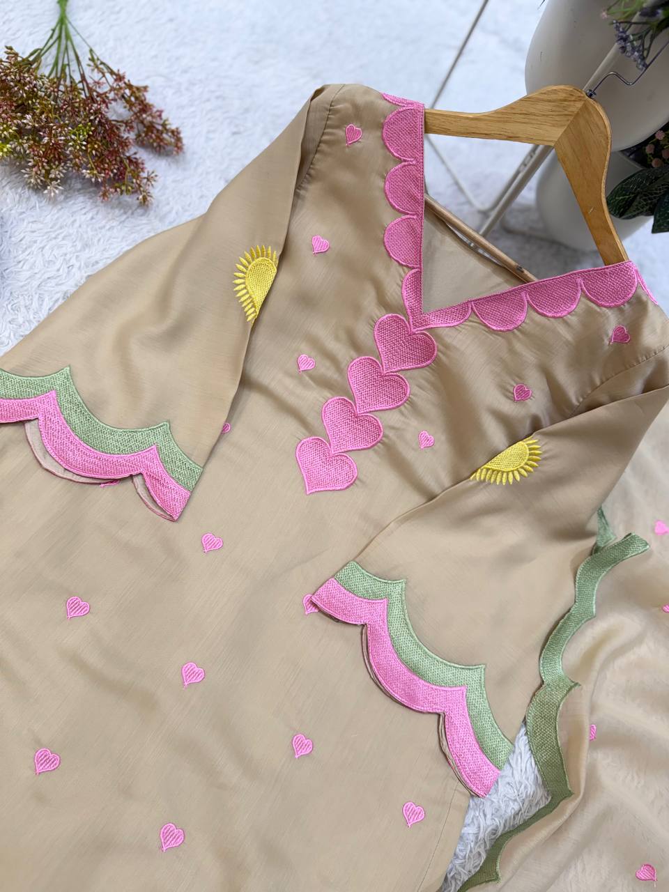 Beige Mul Chanderi Embroidered Kurta Salwar Set, view 5