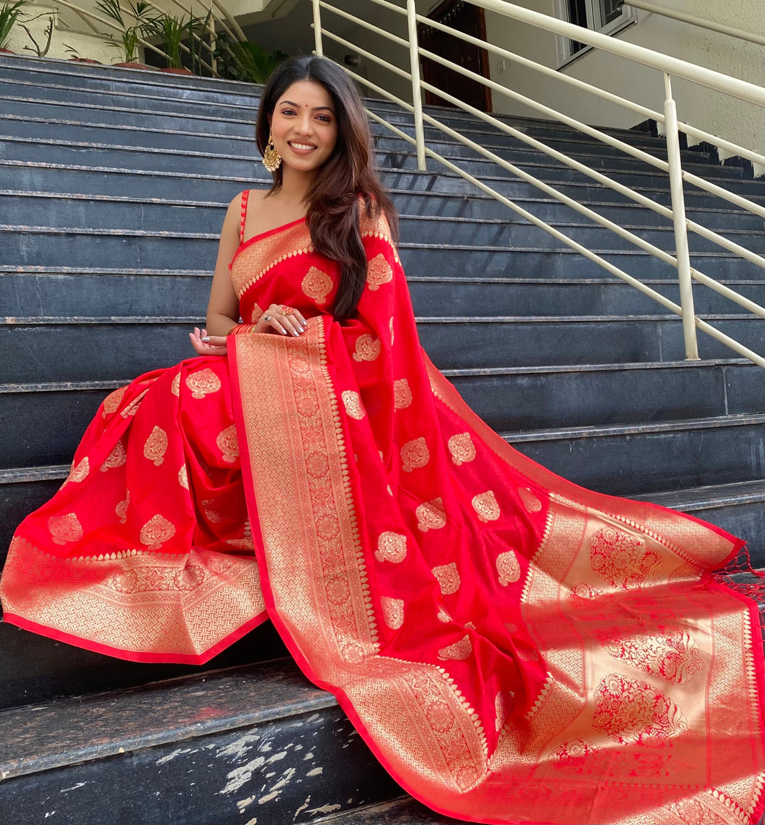 Red and Pink Color Zari Golden Weaving Rich Saree