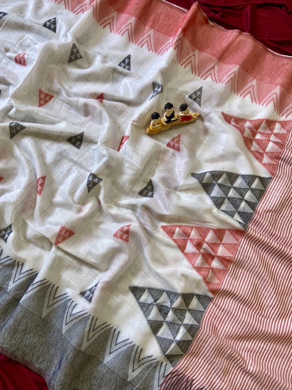 White Bengali Cotton Triangle Weave Saree, view 3