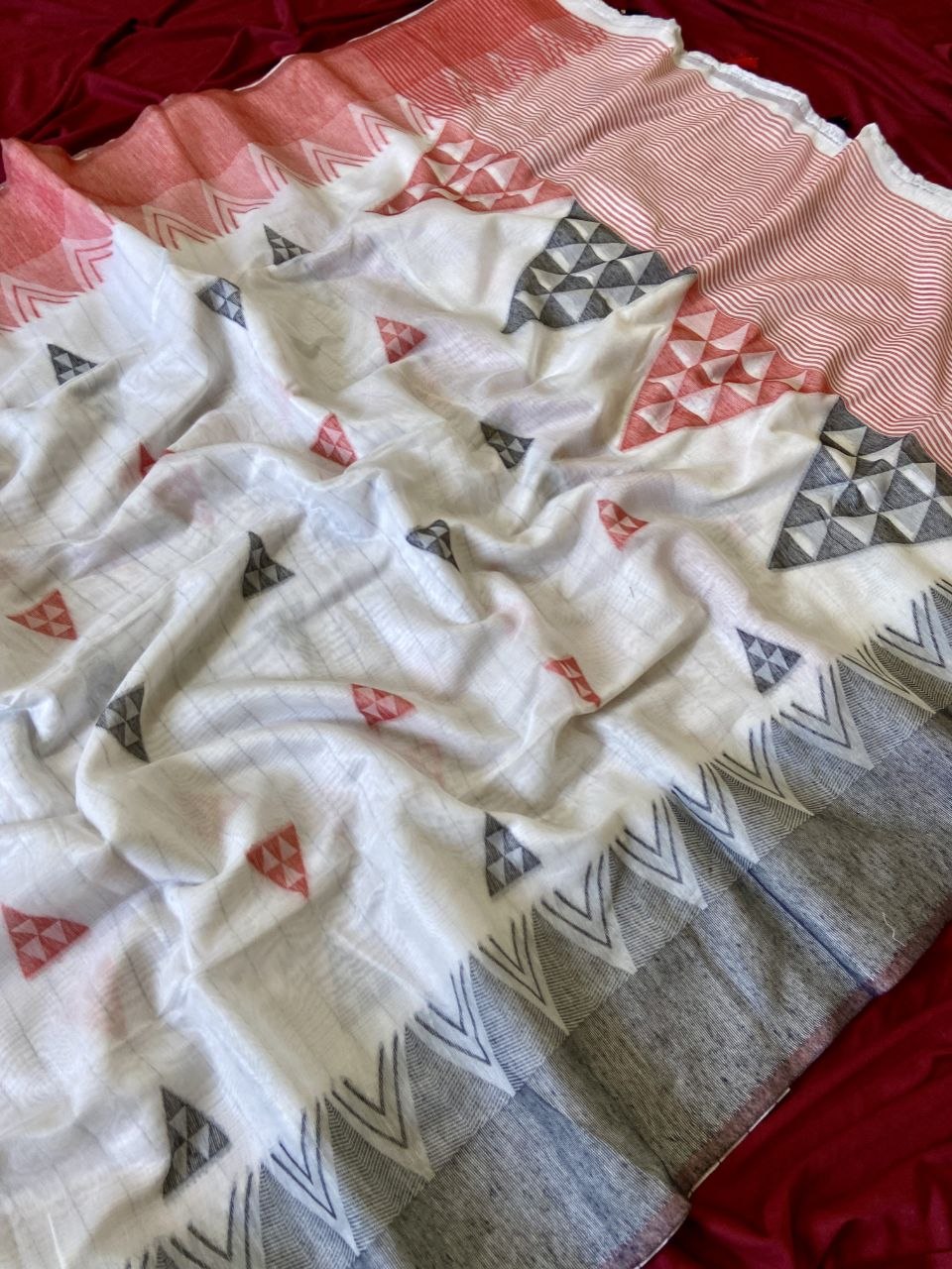 White Bengali Cotton Triangle Weave Saree, view 5
