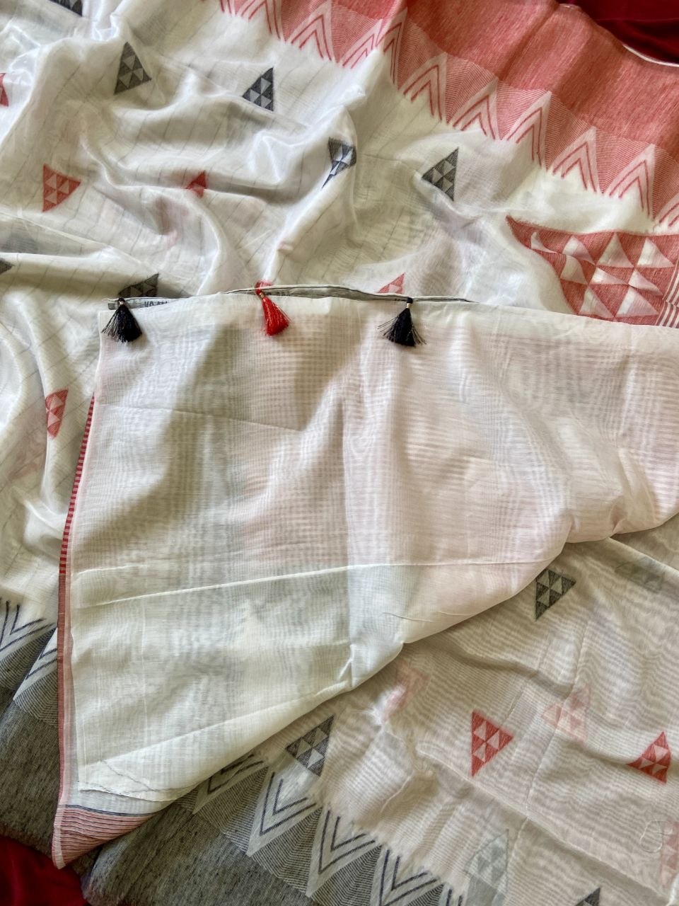 White Bengali Cotton Triangle Weave Saree, view 6