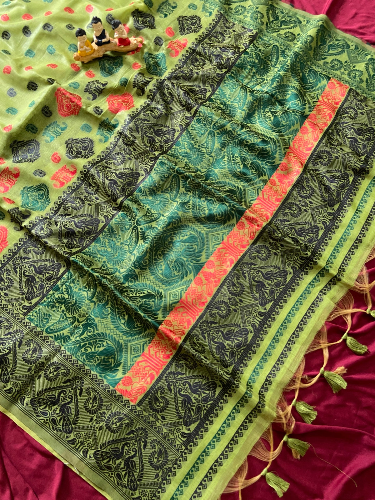 Green Muga Cotton Ganga Jamuna Border Saree, view 2