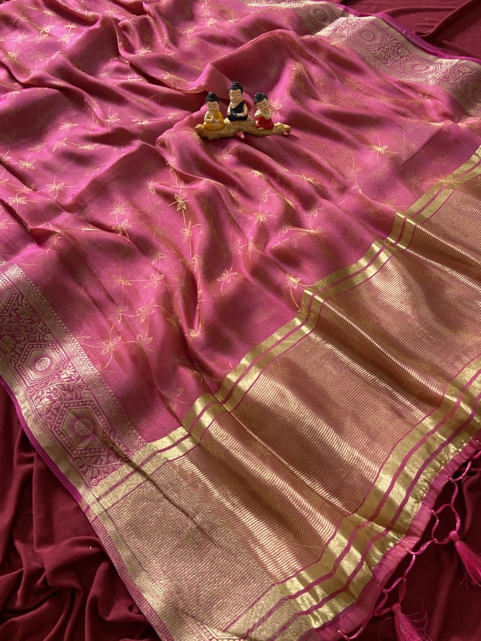 Rani Pink Fendy Satin Lagdi Patta Saree, view 2