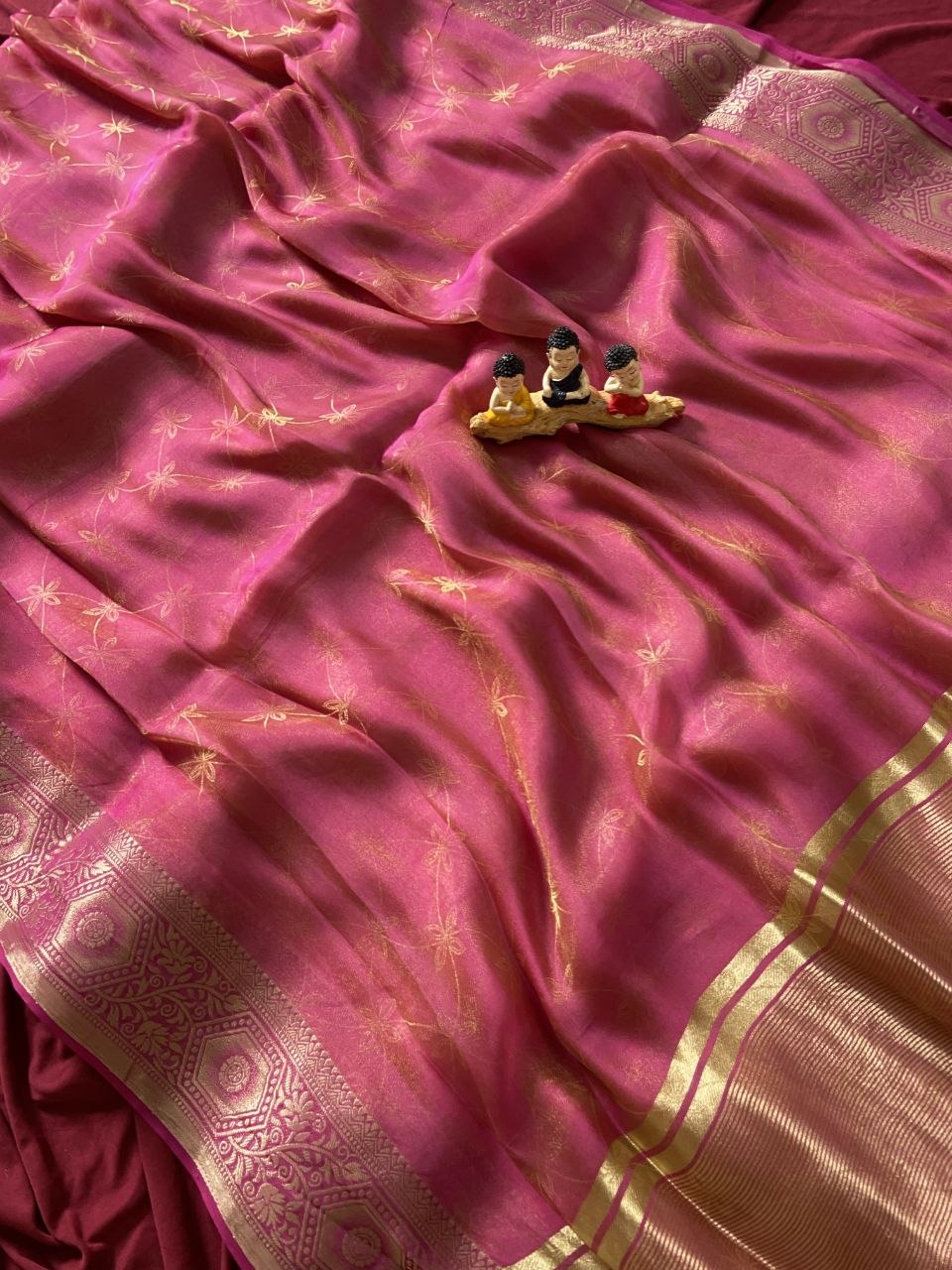 Rani Pink Fendy Satin Lagdi Patta Saree, view 3