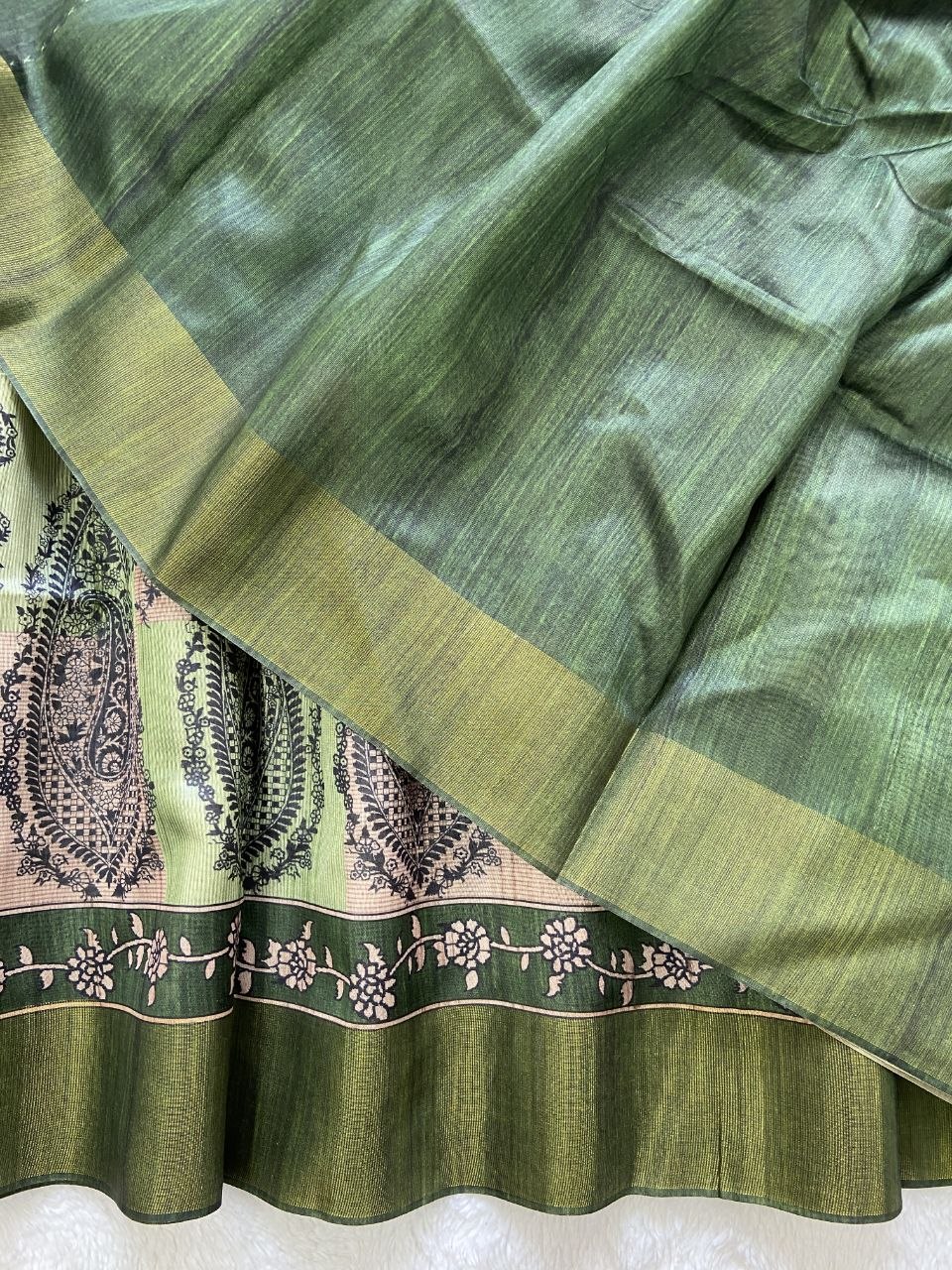 Olive Green Tussar Silk Paisley Print Saree, view 3