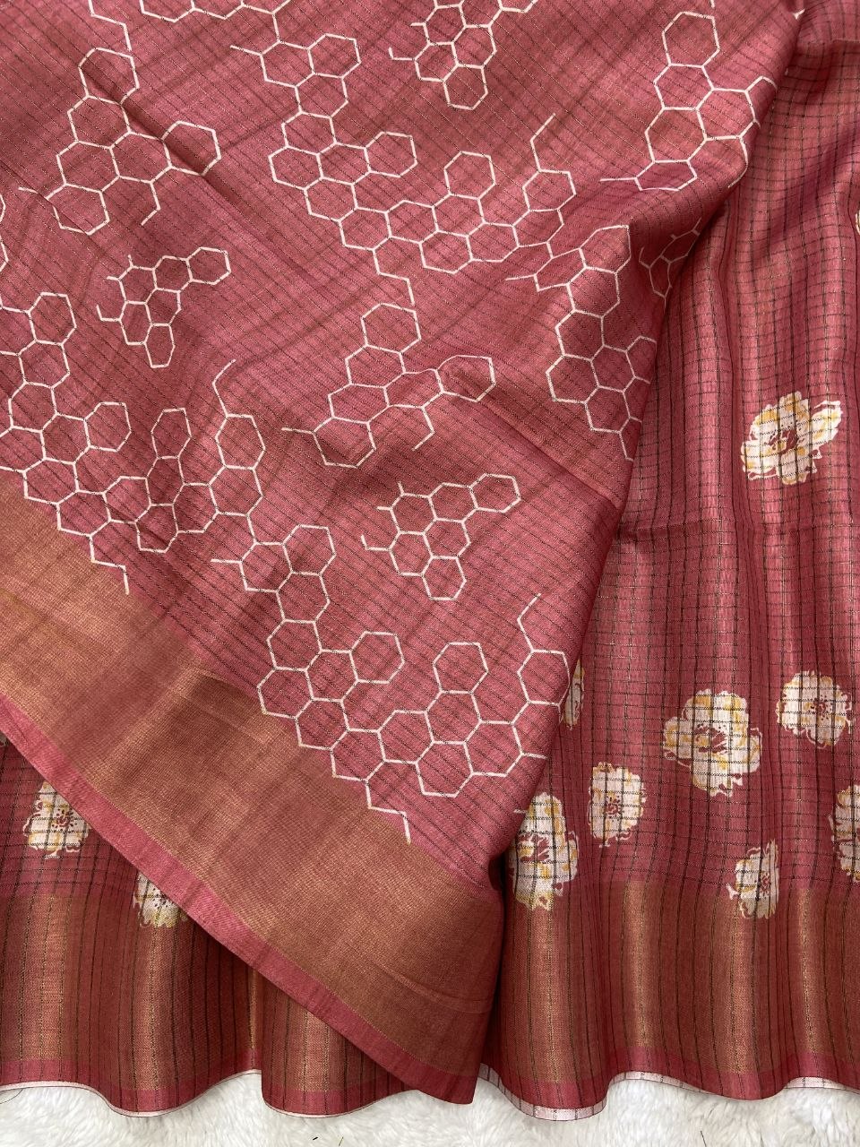 Brick Red Tussar Silk Dot Print Saree, view 3