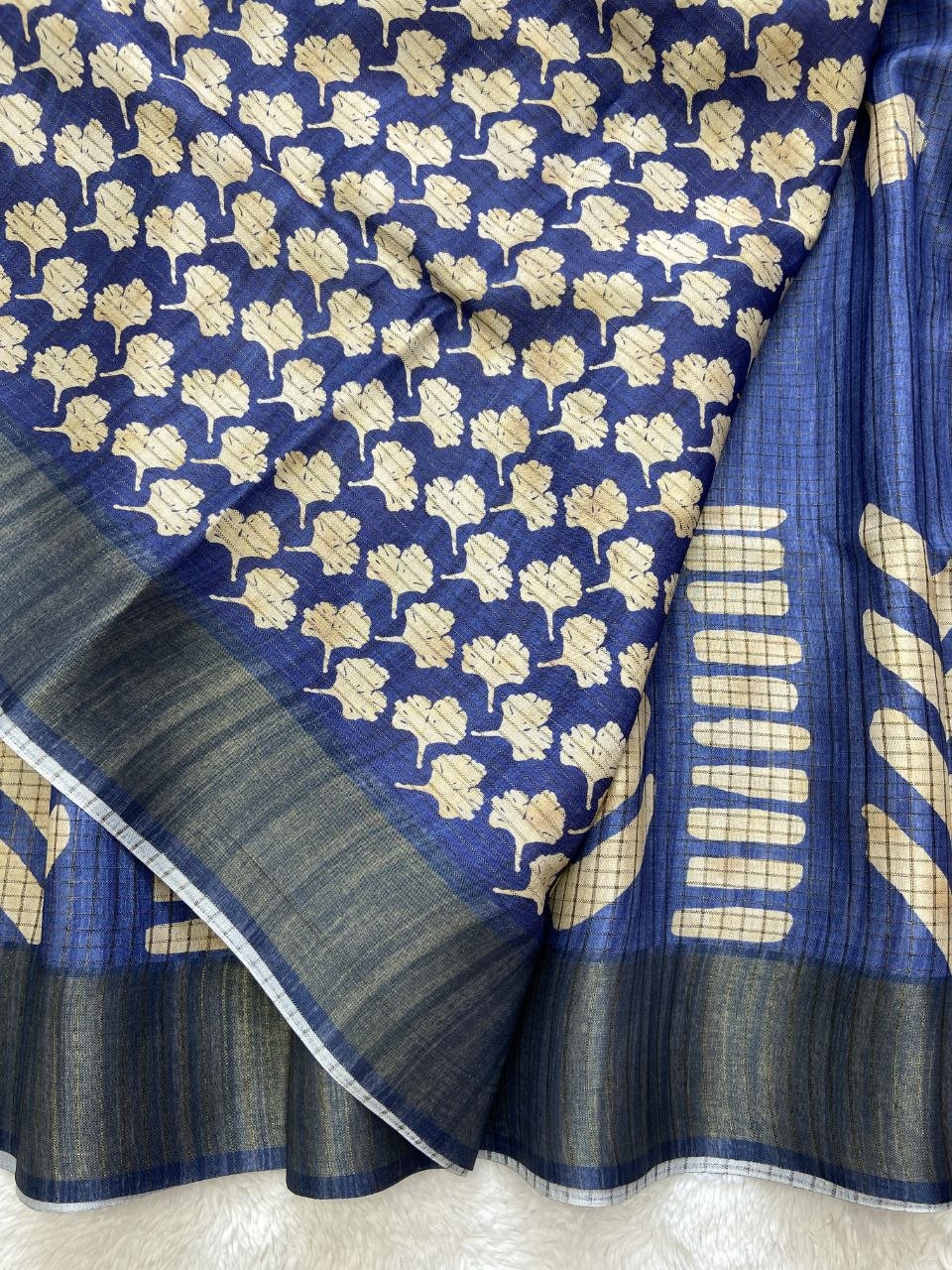 Royal Blue Tussar Silk Geometric Print Saree, view 3