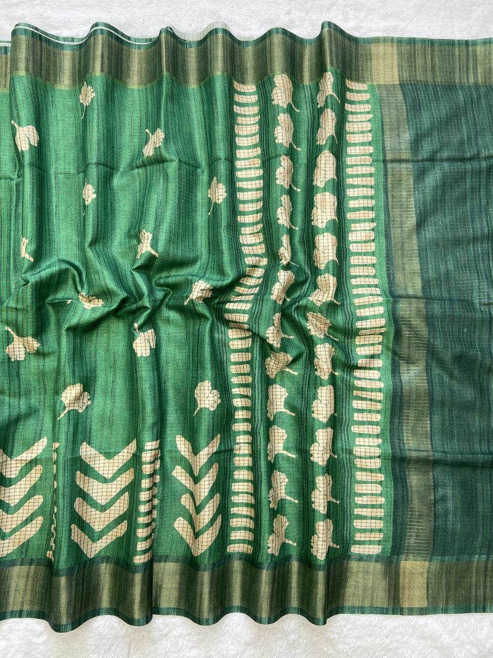 Green Tussar Silk Geometric Print Saree, view 2