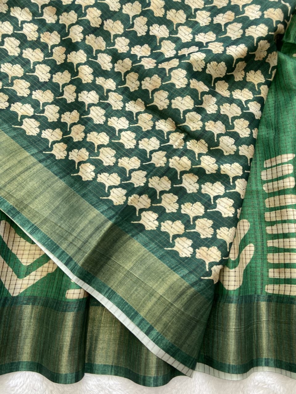 Green Tussar Silk Geometric Print Saree, view 3