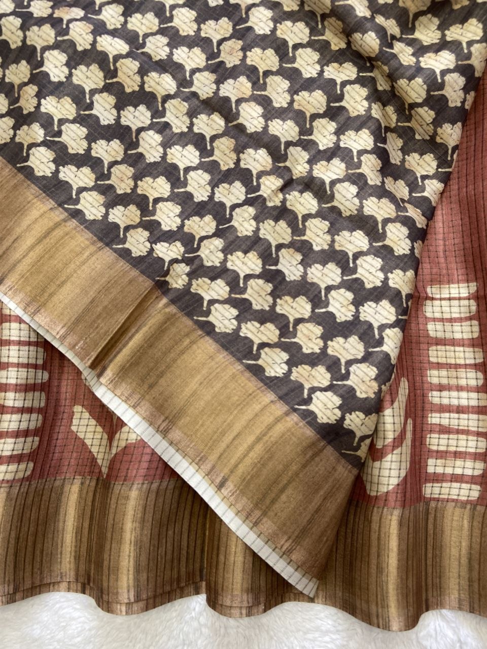 Rust Tussar Silk Geometric Print Saree, view 3