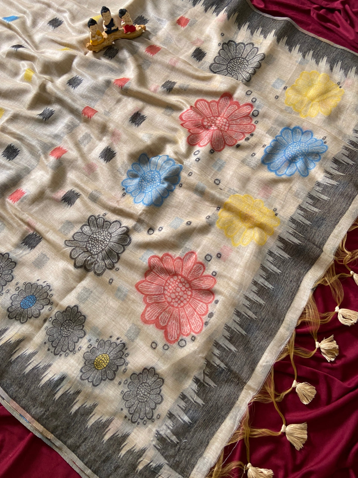 Beige Muga Cotton Temple Border Saree, view 2