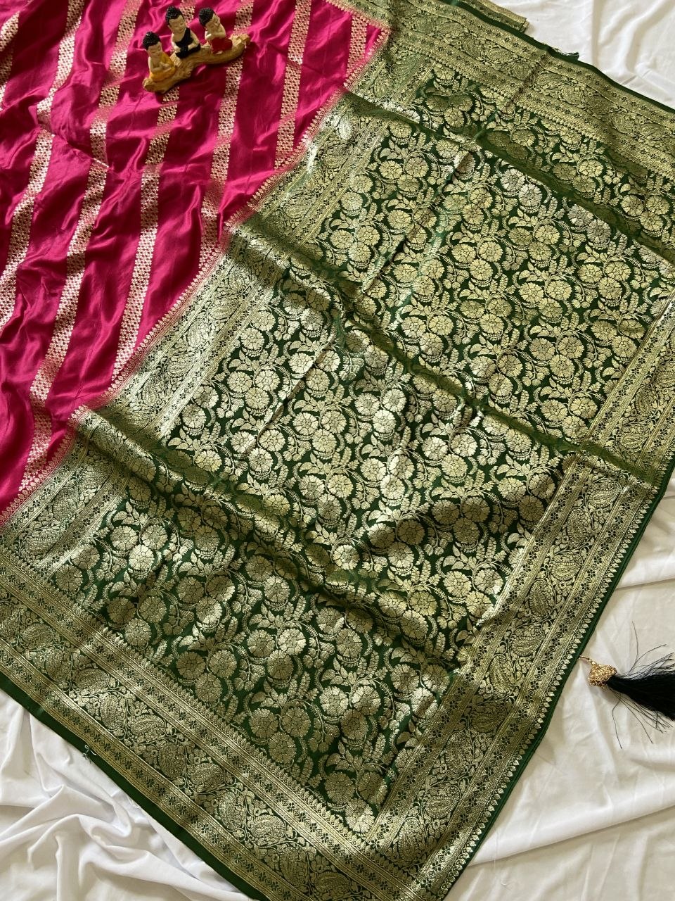 Rani Pink Banarasi Satin Silk Woven Saree, view 3