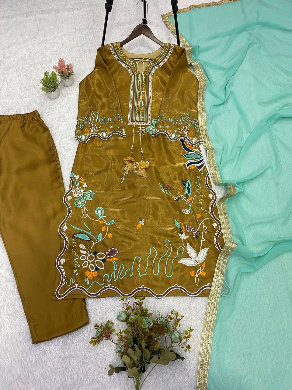 Mehendi Green Glass Roman Silk Embroidered Kurta Pant Set, view 4