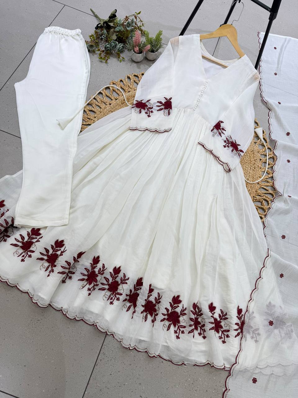 White Mul Chanderi Anarkali Gown Set 146, view 3