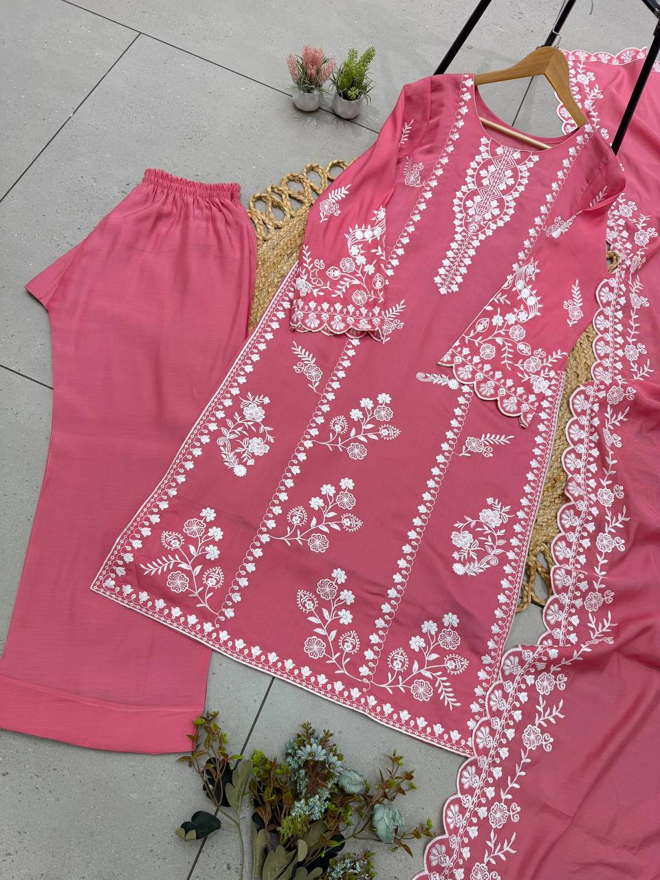 Rose Pink Mul Chanderi Embroidered Kurta Pant Set, view 6