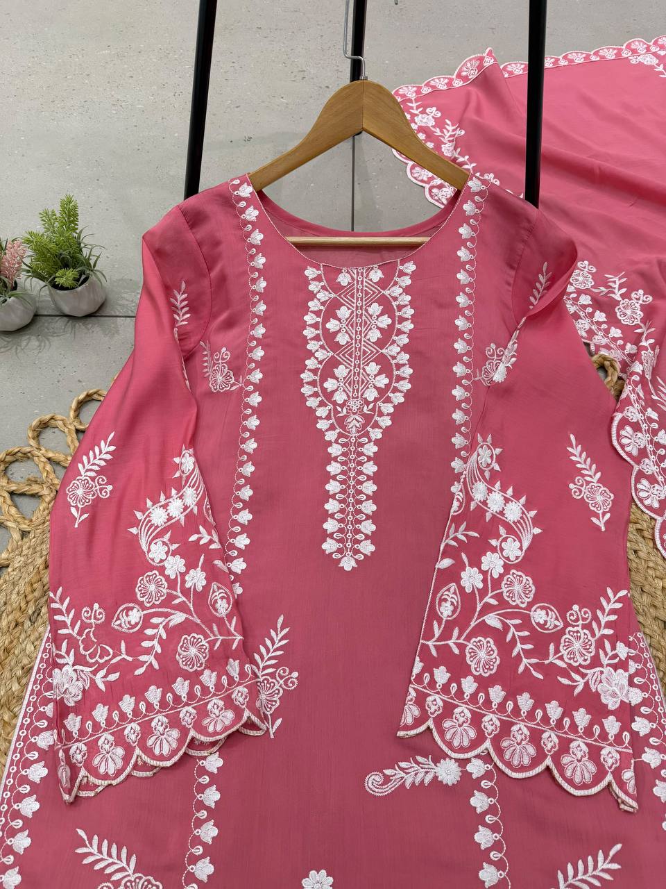 Rose Pink Mul Chanderi Embroidered Kurta Pant Set, view 7