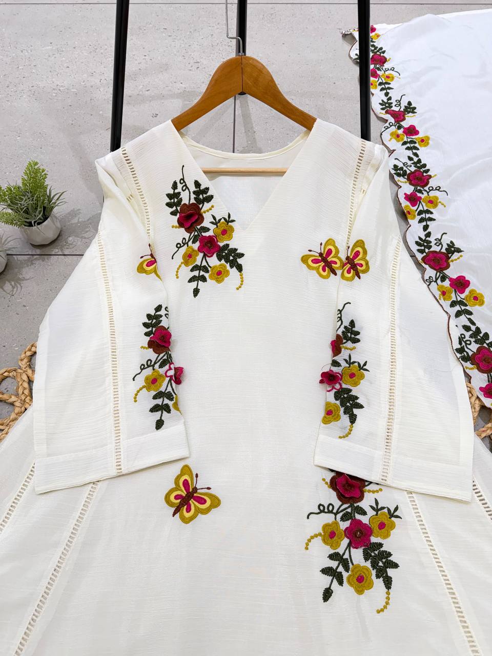 White Chinon Embroidered Kurta Pant Set, view 4