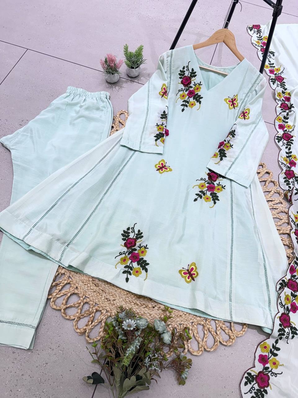 Mint Green Chinon Embroidered Kurta Pant Set, view 5