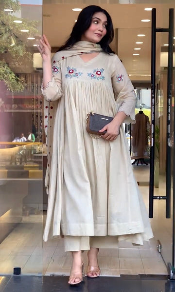 Cream Mul Roman Kurta Pant Set