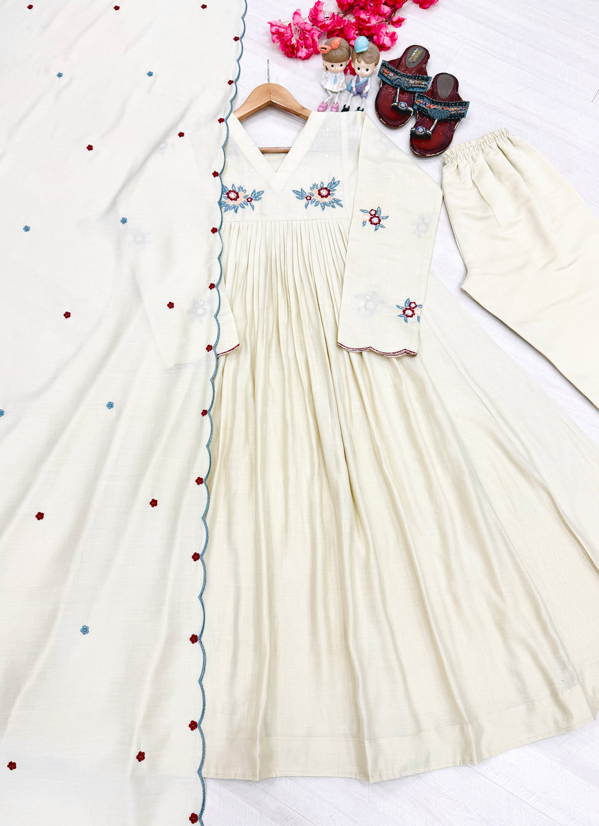 Cream Mul Roman Kurta Pant Set, view 5