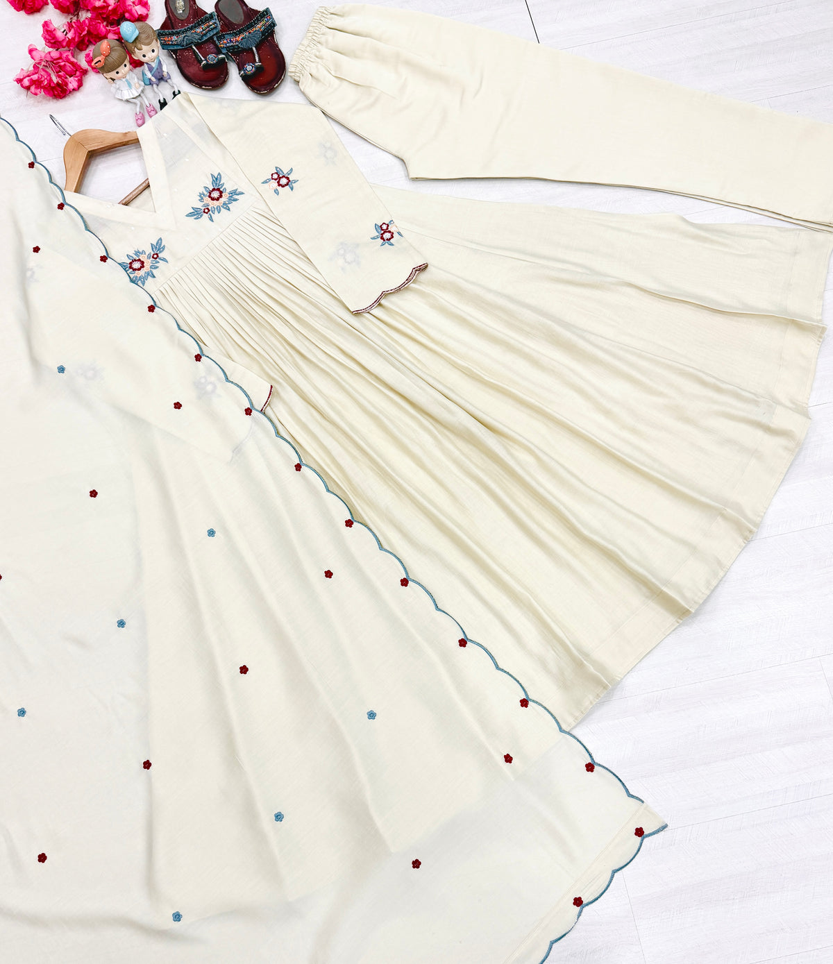 Cream Mul Roman Kurta Pant Set, view 6