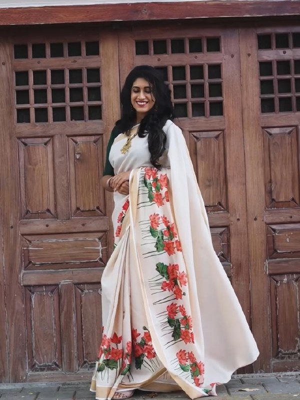 Off-White Linen Lotus Print Saree with Cutwork Border, view 5