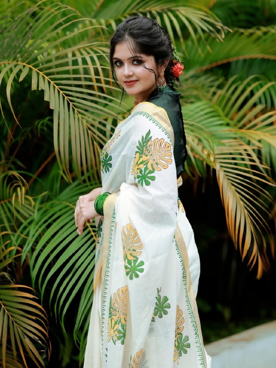 Off-White and Green Kerala Linen Saree, view 5