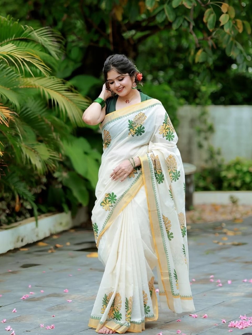 Off-White and Green Kerala Linen Saree, view 6