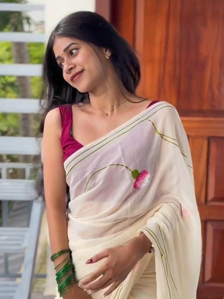 Off-White Kerala Linen Lotus Print Saree, view 4