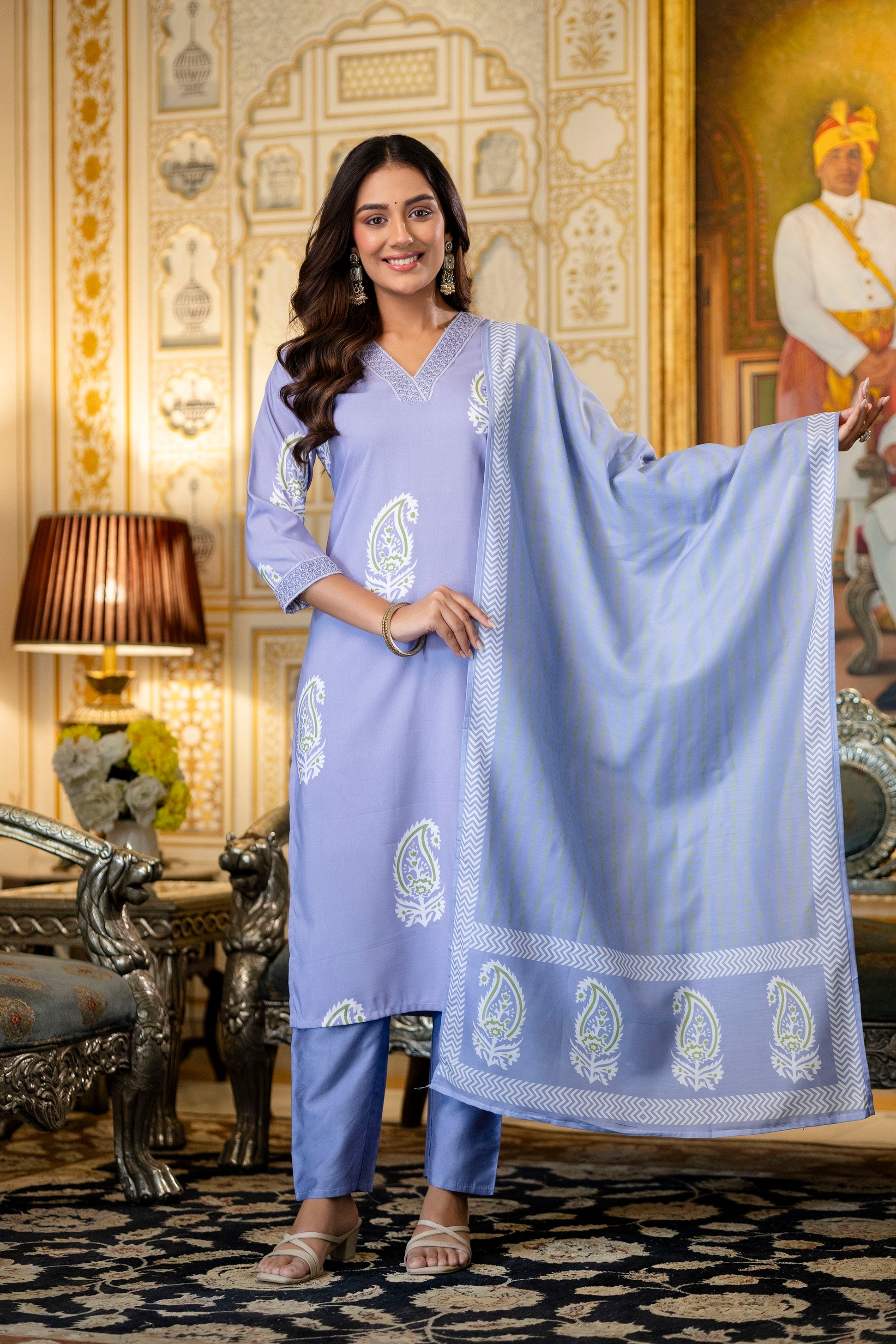 Light Lavender Ethnic Outfit Featuring a Kurta With White Paisley Print