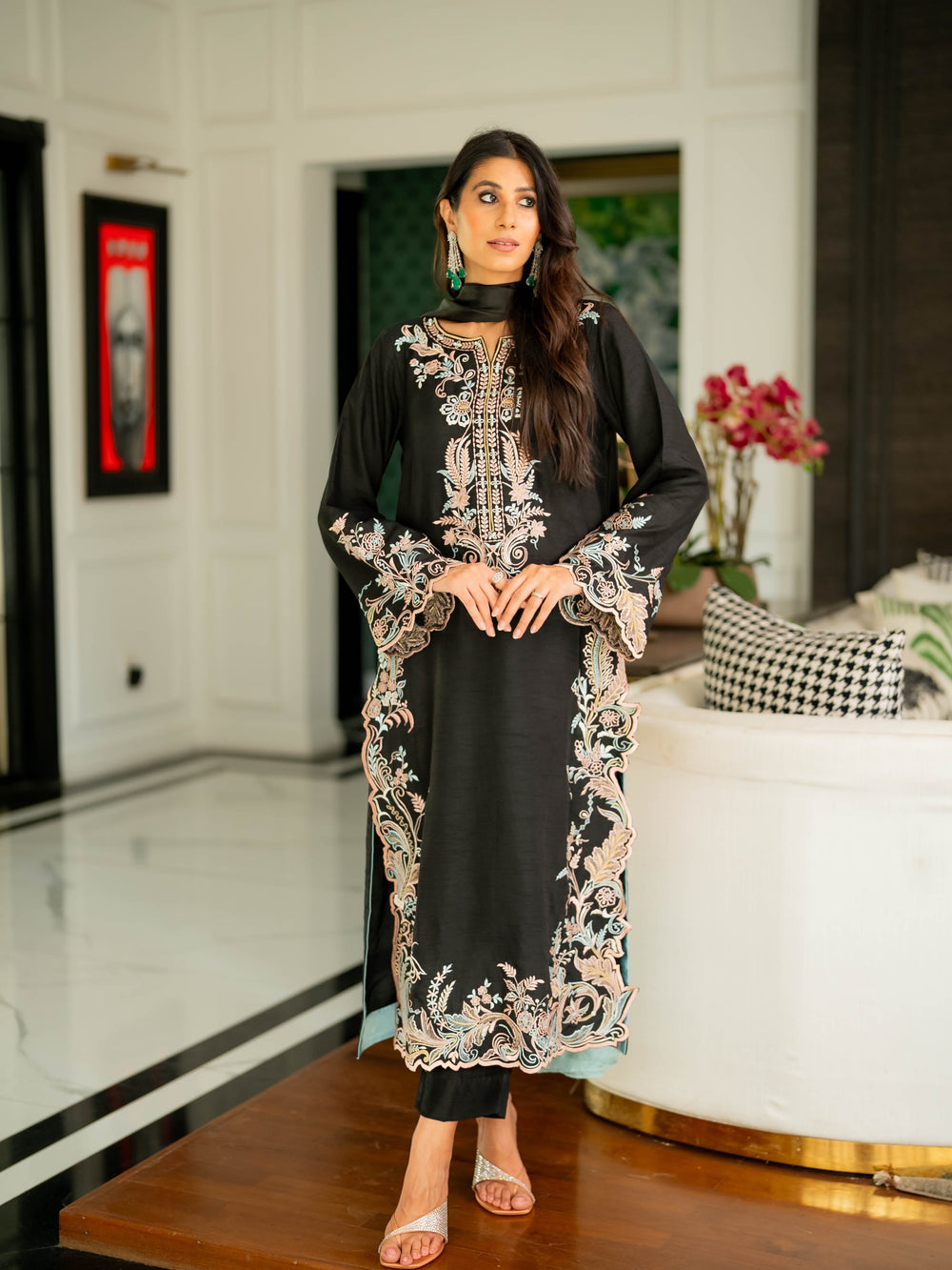 Black Satin Kaftan Kurta Set with Shaded Dupatta, view 4
