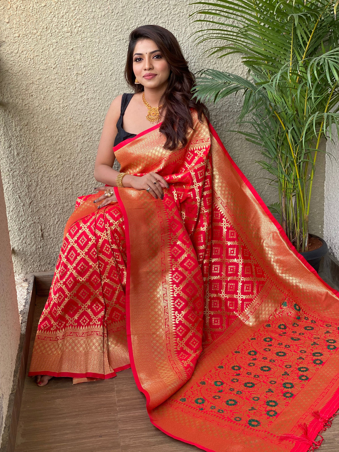Red and Pink  color Zari Golden Weaving Rich Saree