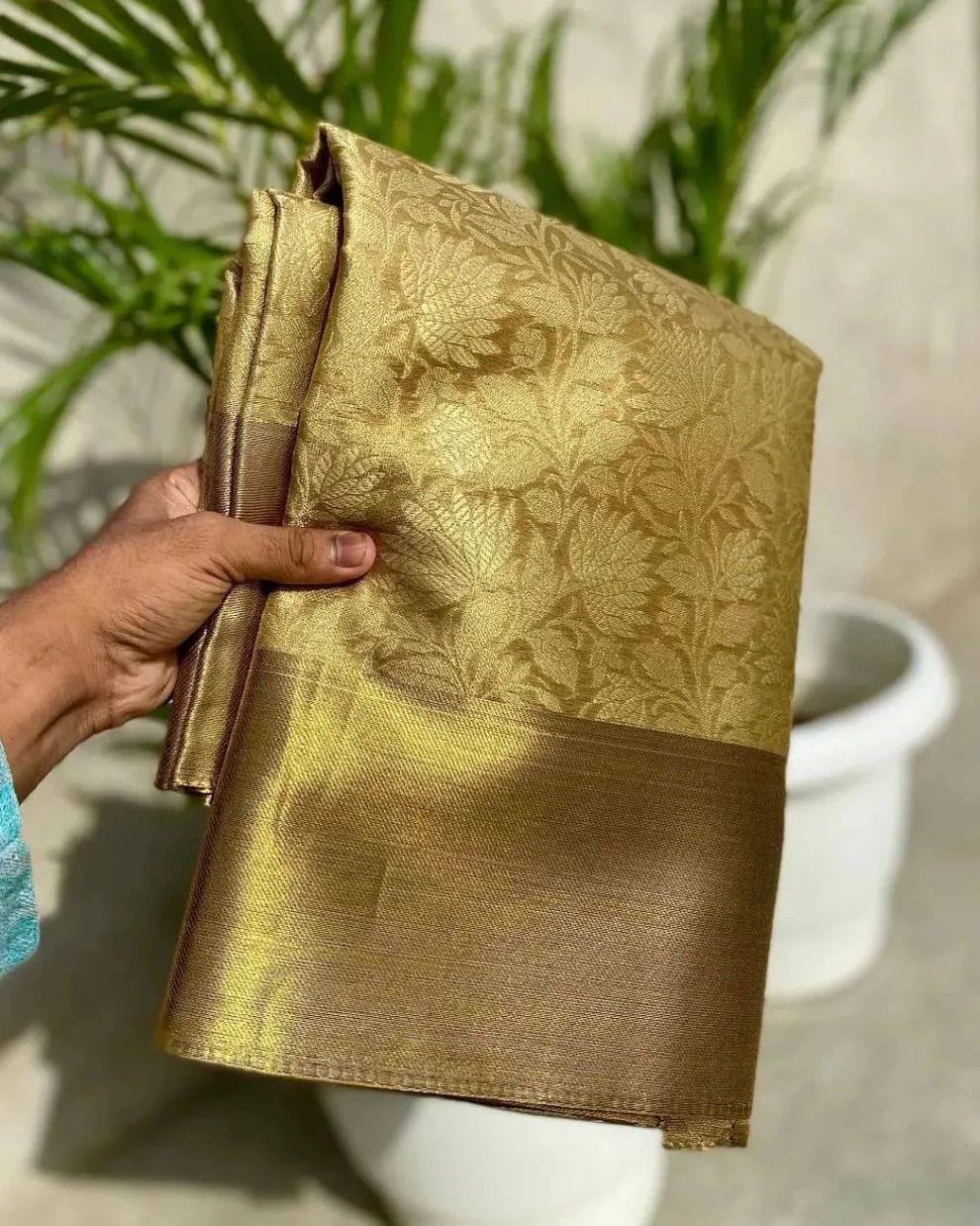 Sunehri Banarasi Silk Saree Rich Zari Weaving & Traditional Elegance